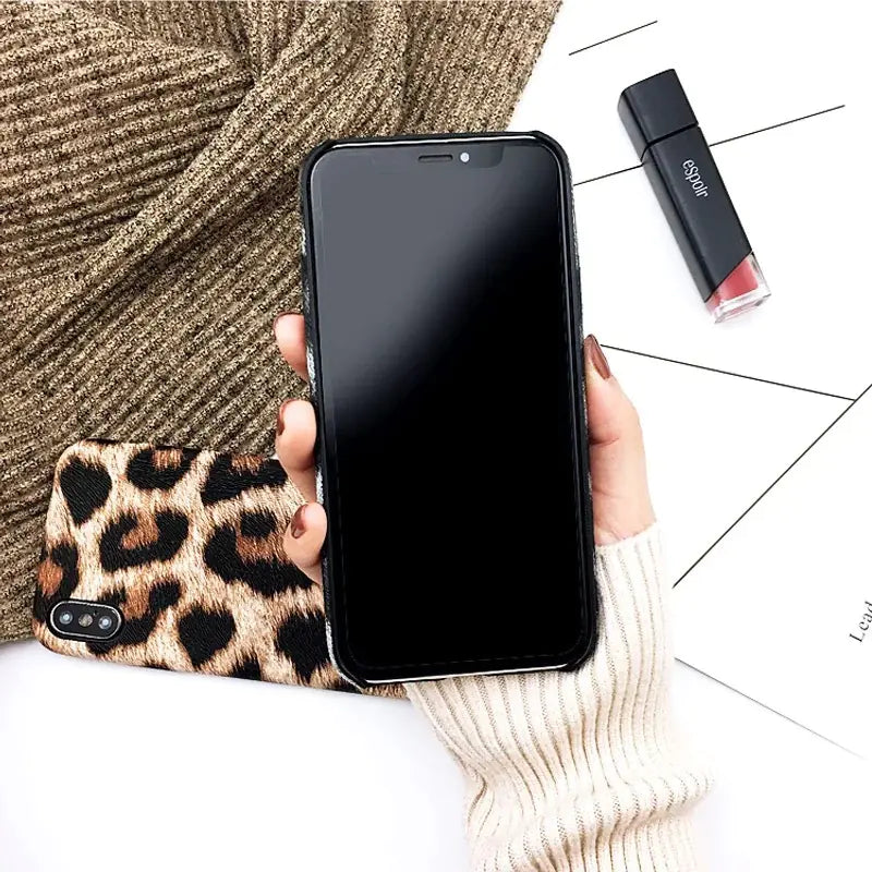 Elegant Leopard Pattern Phone Guard
