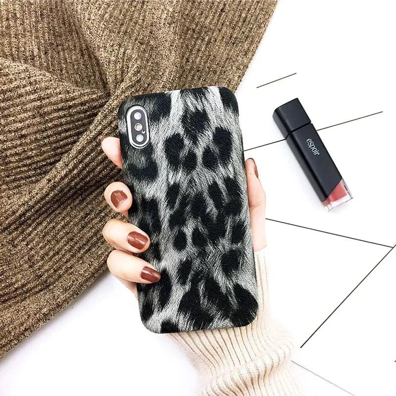 Elegant Leopard Pattern Phone Guard