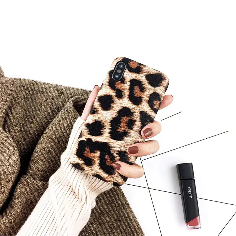 Elegant Leopard Pattern Phone Guard